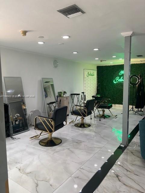  /   кв.футов $ 2025-09-29 0 Фото