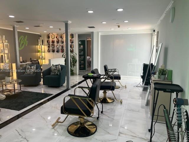   /   кв.футов $ 2025-09-29 0 Фото