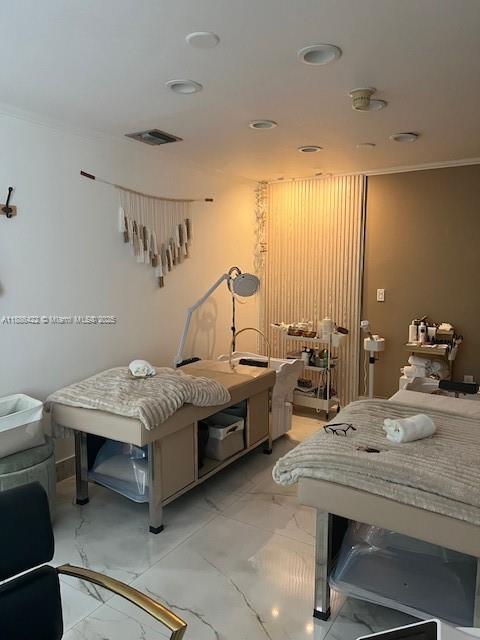   /   кв.футов $ 2025-09-29 0 Фото