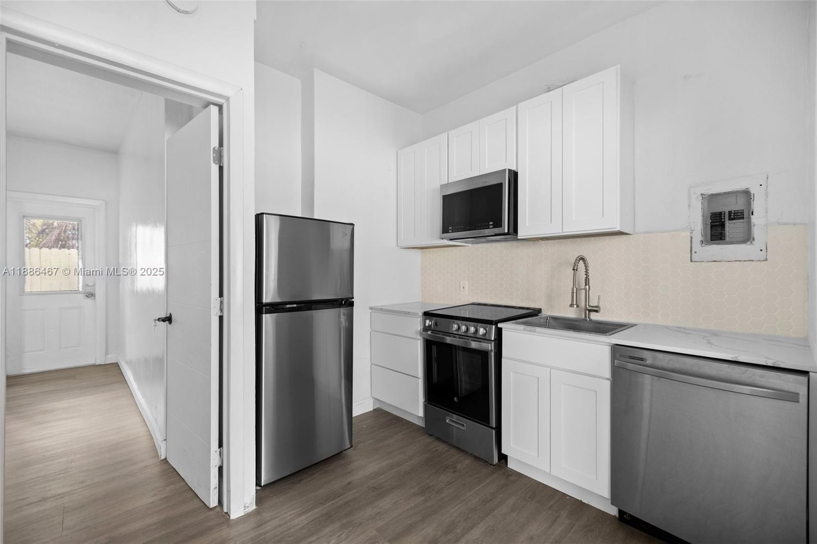   /   sq. ft. $ 2025-09-29 0 Photo