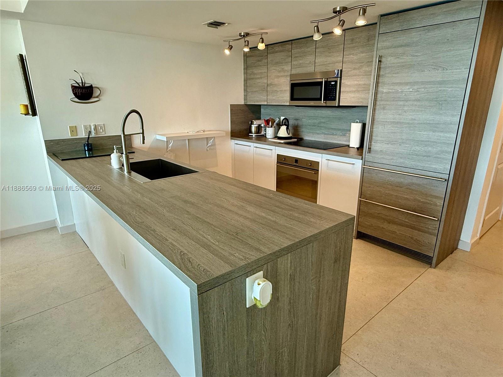 Photo of 400 Sunny Isles Blvd  #916, Sunny Isles Beach, Florida, 33160 - 