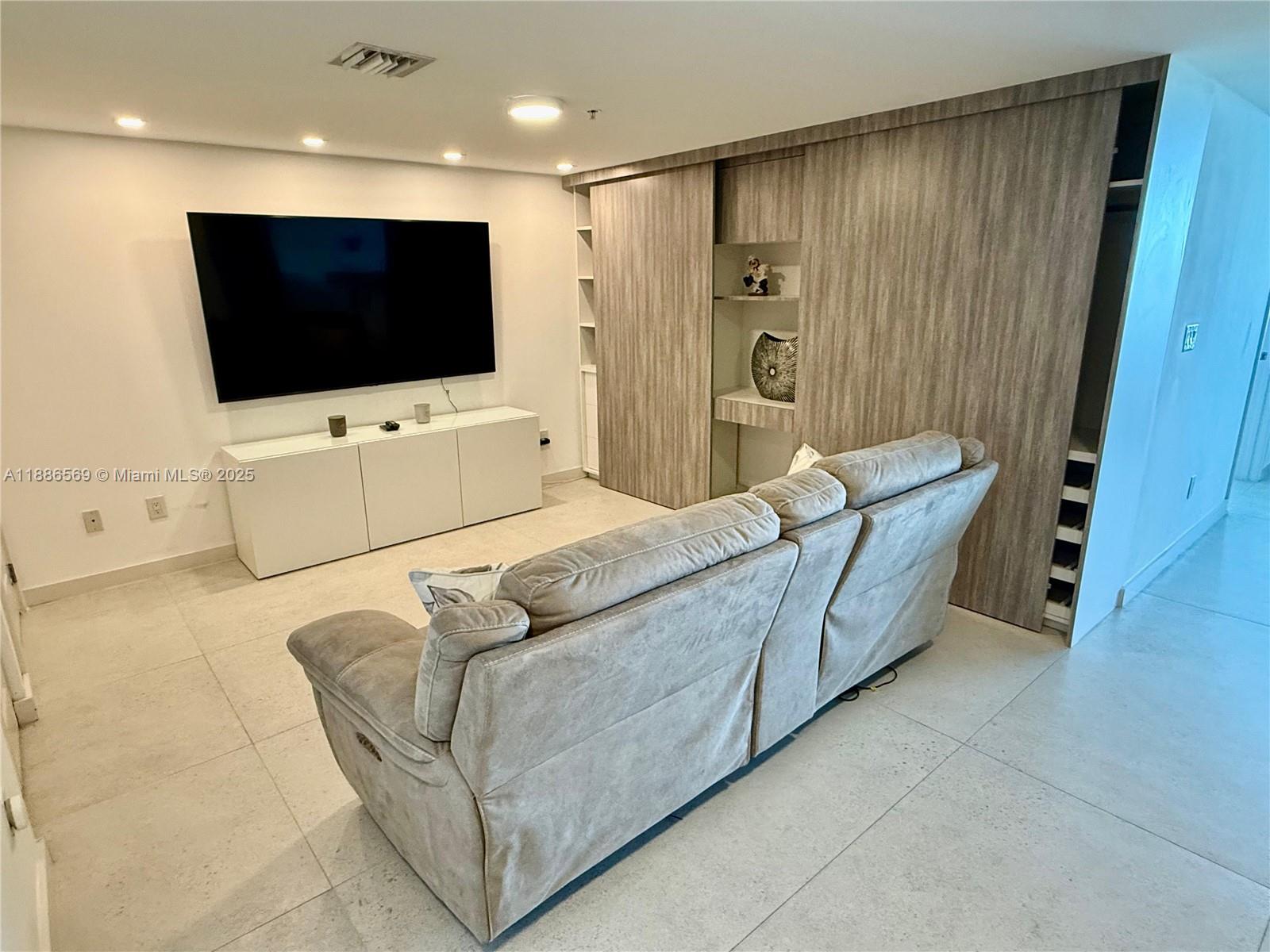 Photo of 400 Sunny Isles Blvd  #916, Sunny Isles Beach, Florida, 33160 - 