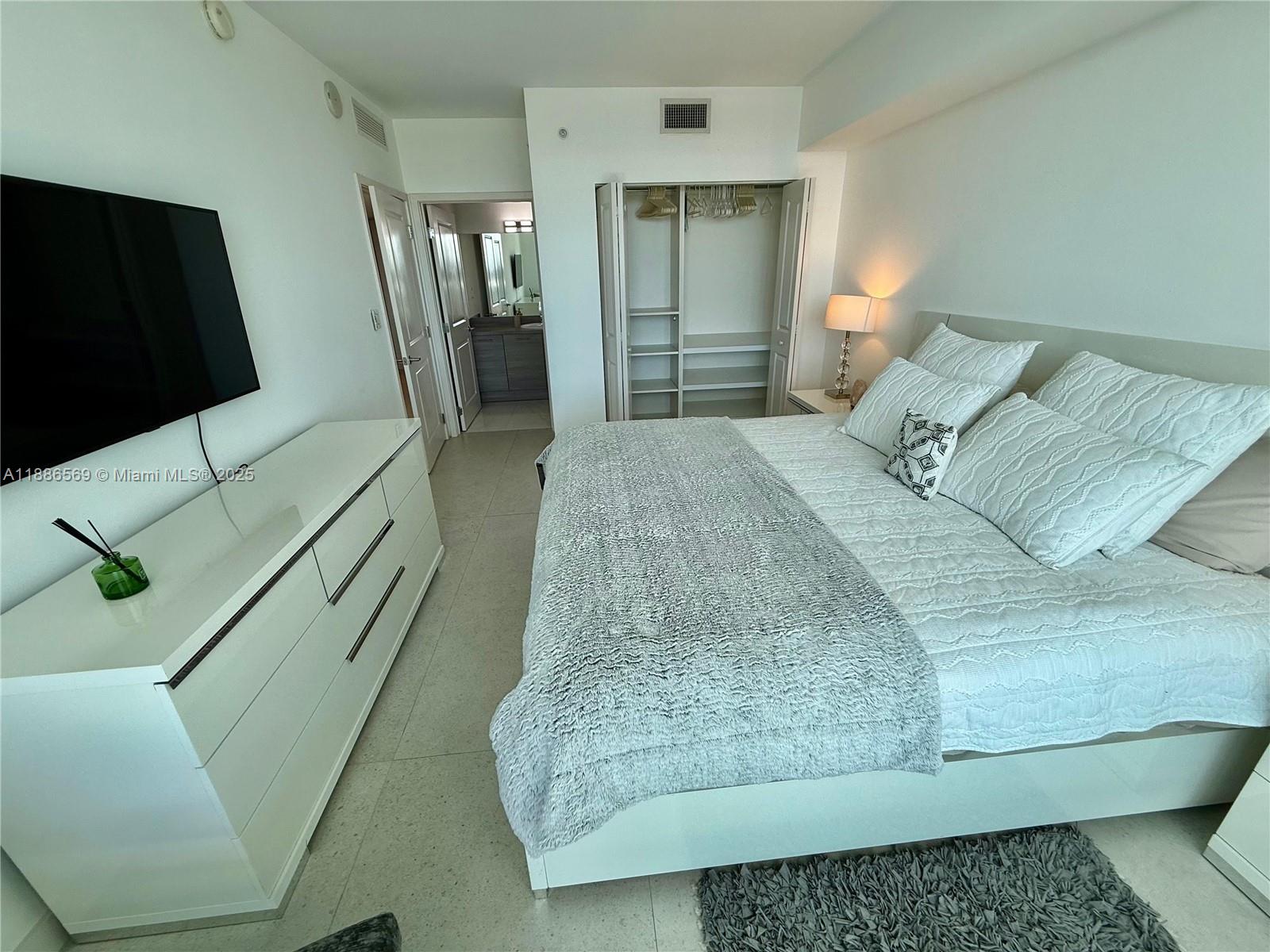 Photo of 400 Sunny Isles Blvd  #916, Sunny Isles Beach, Florida, 33160 - 