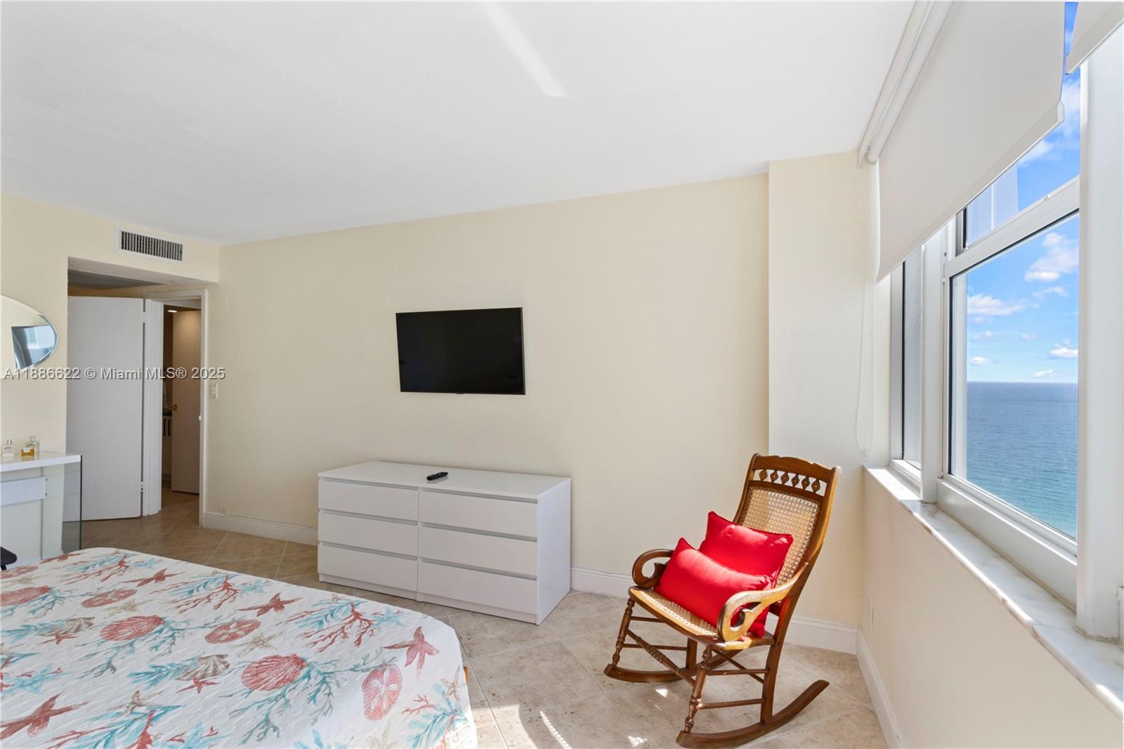 Photo of 2030 Ocean Dr  #1820, Hallandale Beach, Florida, 33009 - 
