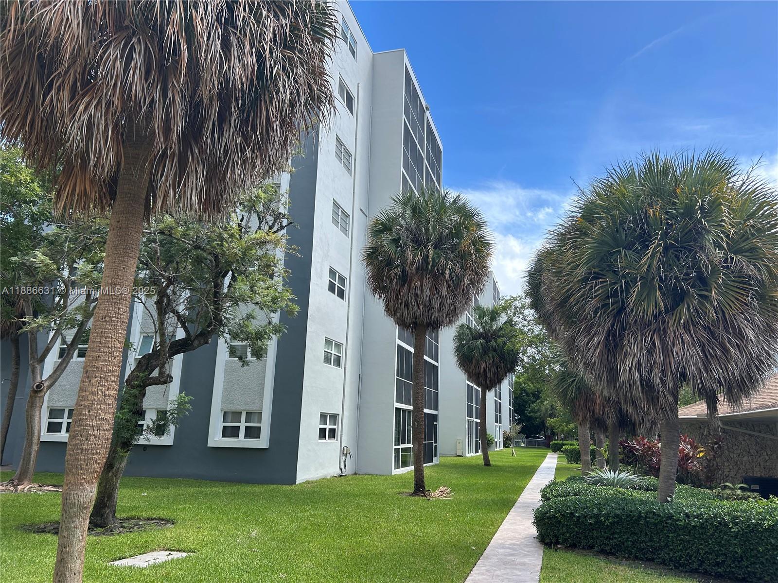 Photo of 619 14th Ave  #703, Hallandale Beach, Florida, 33009 - 