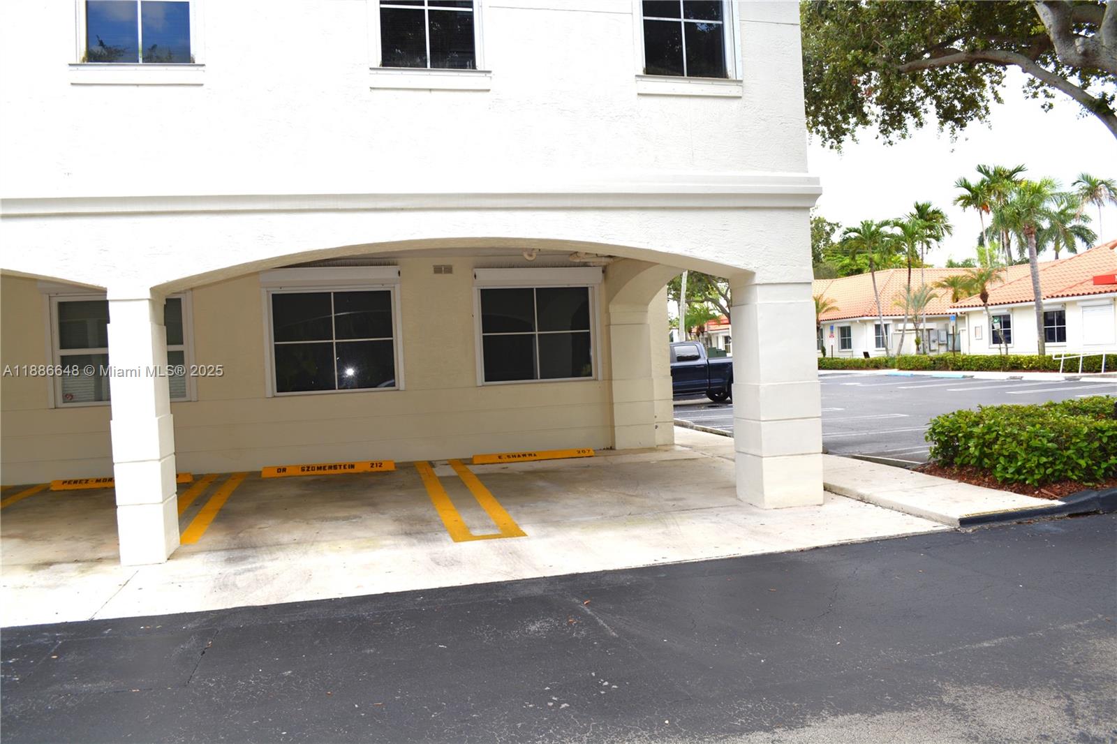 Подробнее 207 / кв.футов $ 2025-09-29 0 Фото