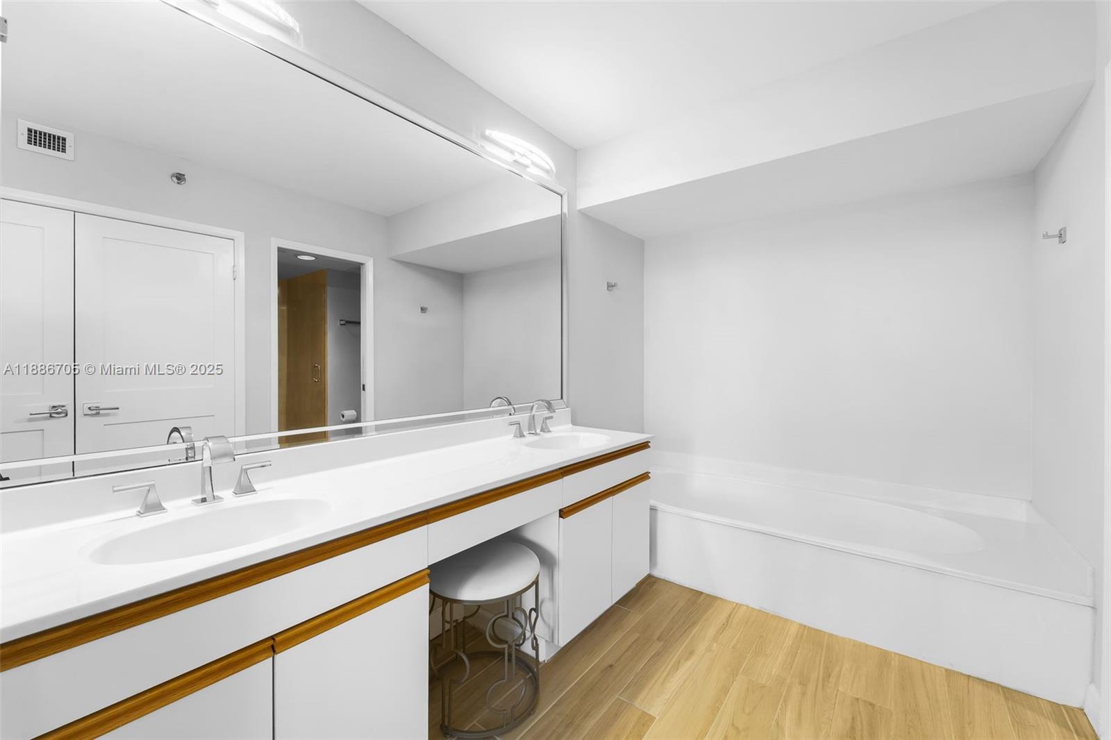 Photo of 3600 Mystic Pointe Dr  #614, Aventura, Florida, 33180 - 