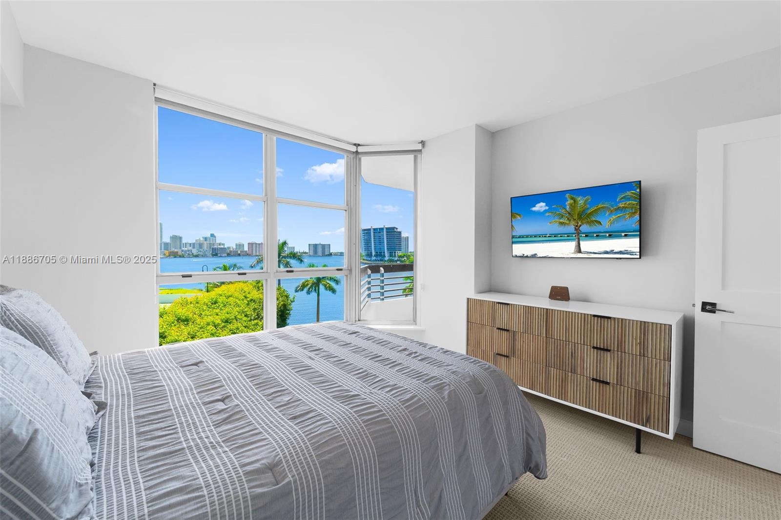 Photo of 3600 Mystic Pointe Dr  #614, Aventura, Florida, 33180 - 