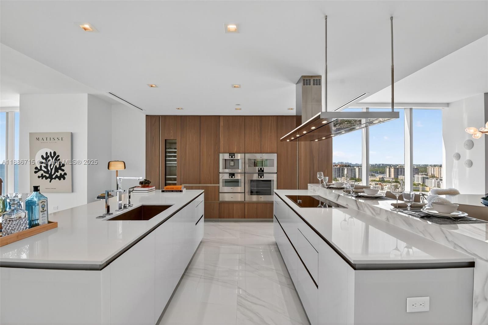 2504 4 / 6 3252 sq. ft. $ 2025-09-29 0 Photo