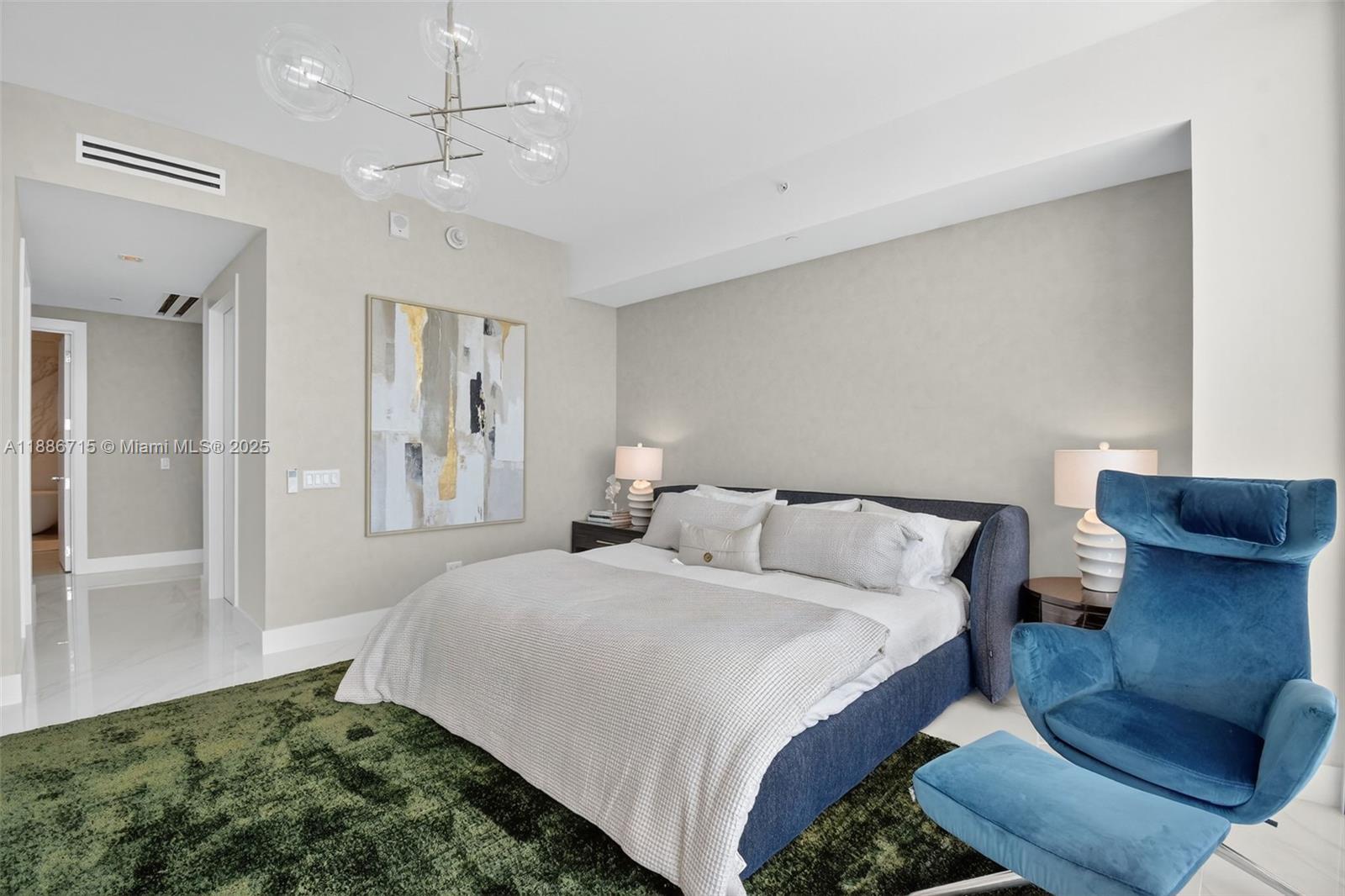 2504 4 / 6 3252 sq. ft. $ 2025-09-29 0 Photo