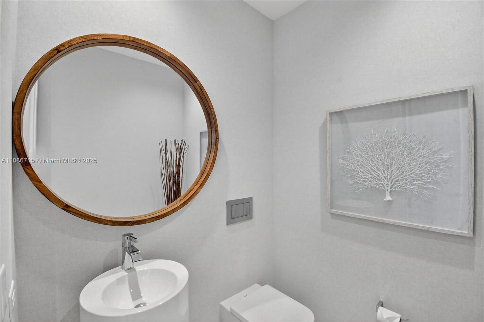 2504 4 / 6 3252 sq. ft. $ 2025-09-29 0 Photo