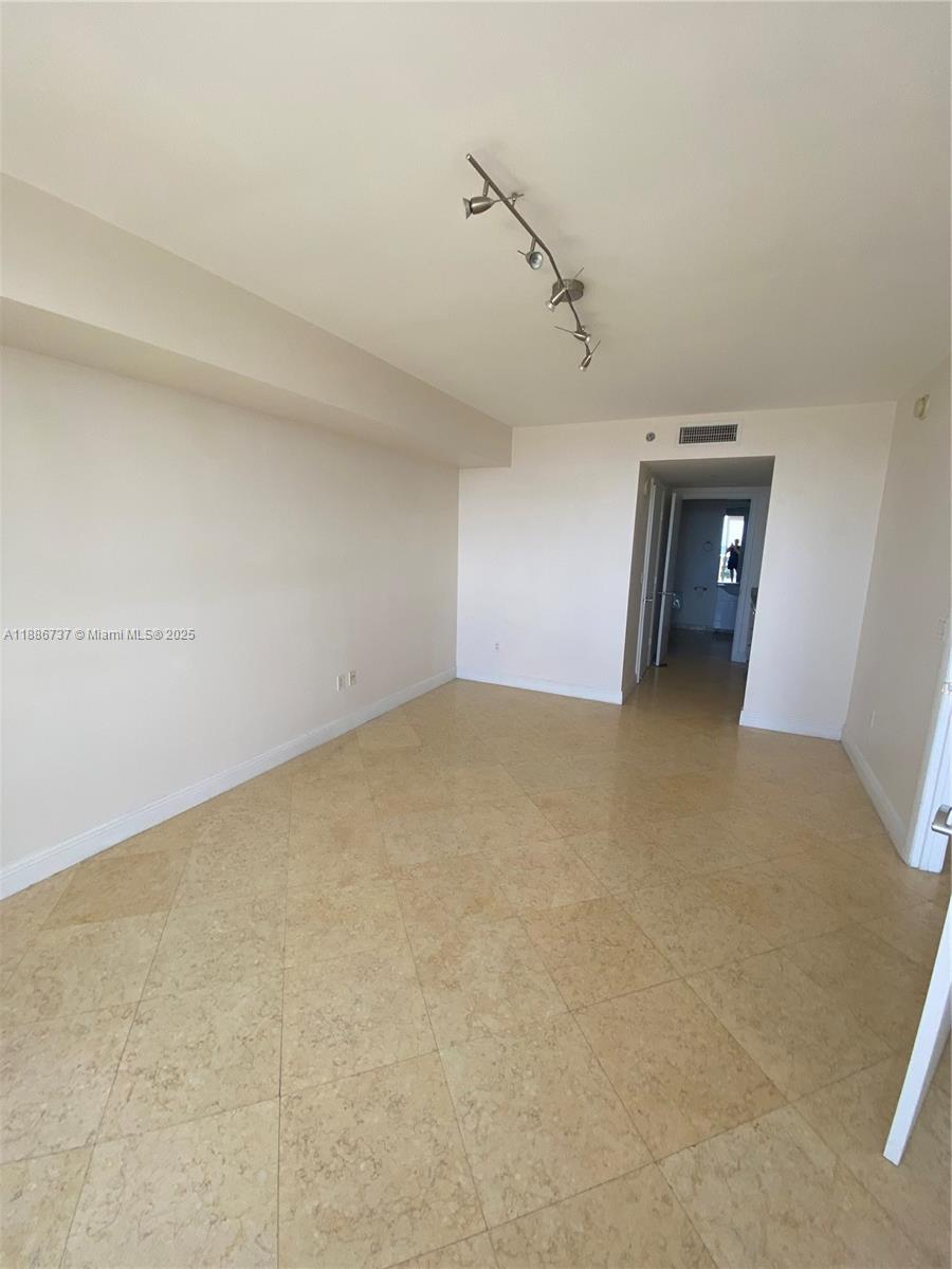 2909 2 / 1 1086 sq. ft. $ 2025-09-29 0 Photo