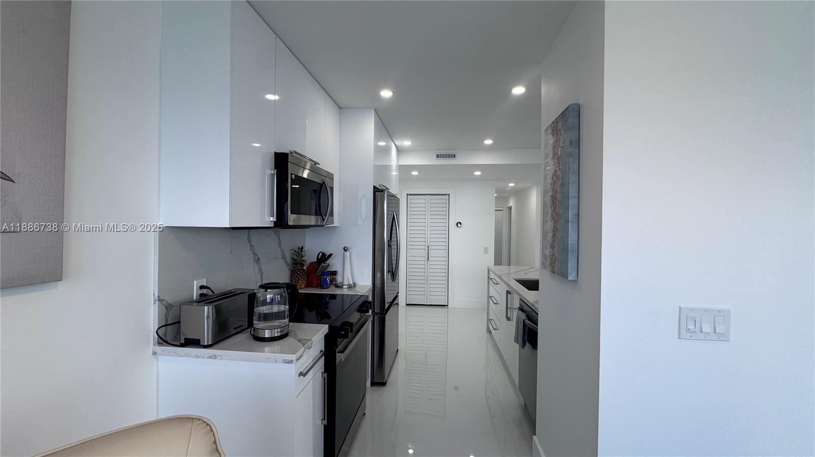 Photo of 3505 Ocean Dr  #912, Hollywood, Florida, 33019 - 