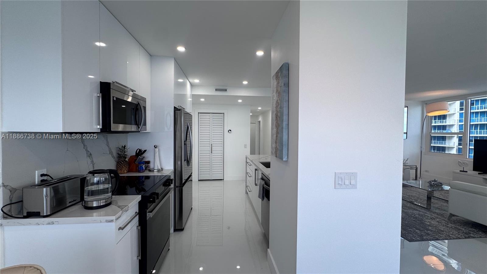Photo of 3505 Ocean Dr  #912, Hollywood, Florida, 33019 - 