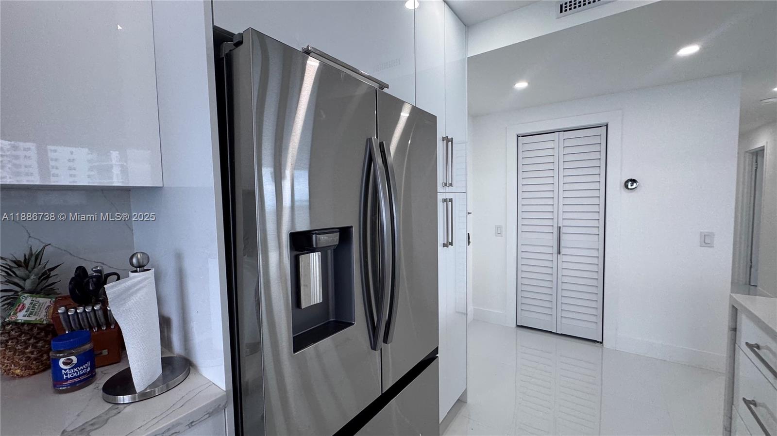 Photo of 3505 Ocean Dr  #912, Hollywood, Florida, 33019 - 