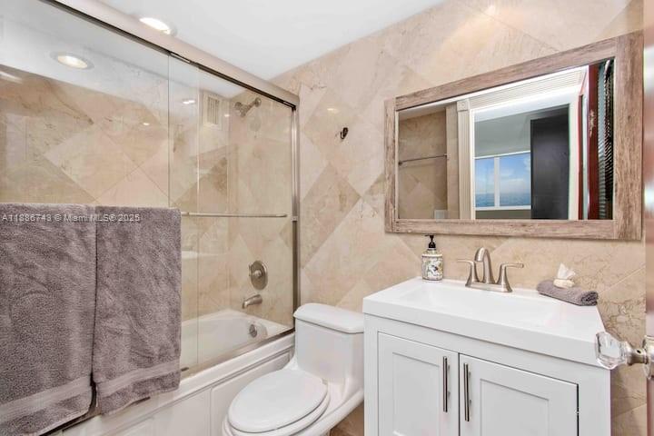 Photo of 3901 Ocean Dr  #14L, Hollywood, Florida, 33019 - 
