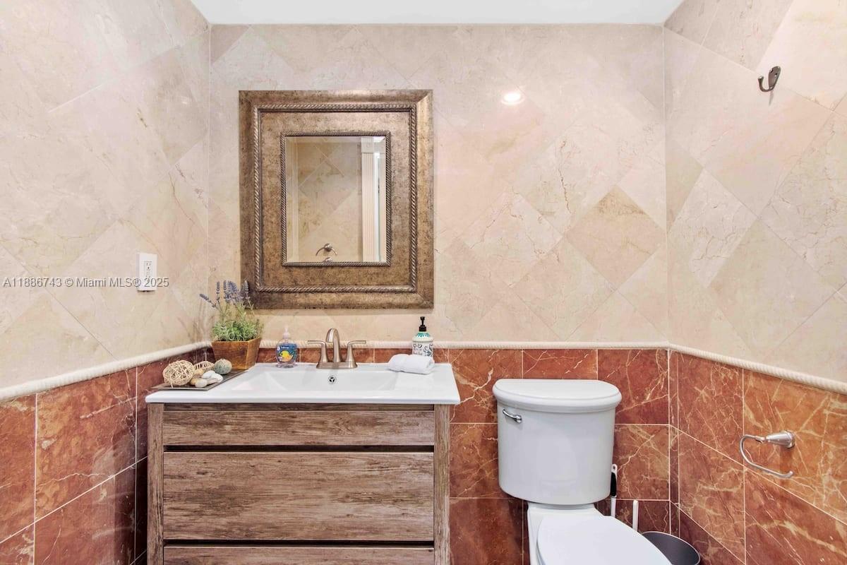 Photo of 3901 Ocean Dr  #14L, Hollywood, Florida, 33019 - 