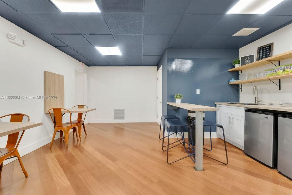 4A  /   sq. ft. $ 2025-09-29 0 foto