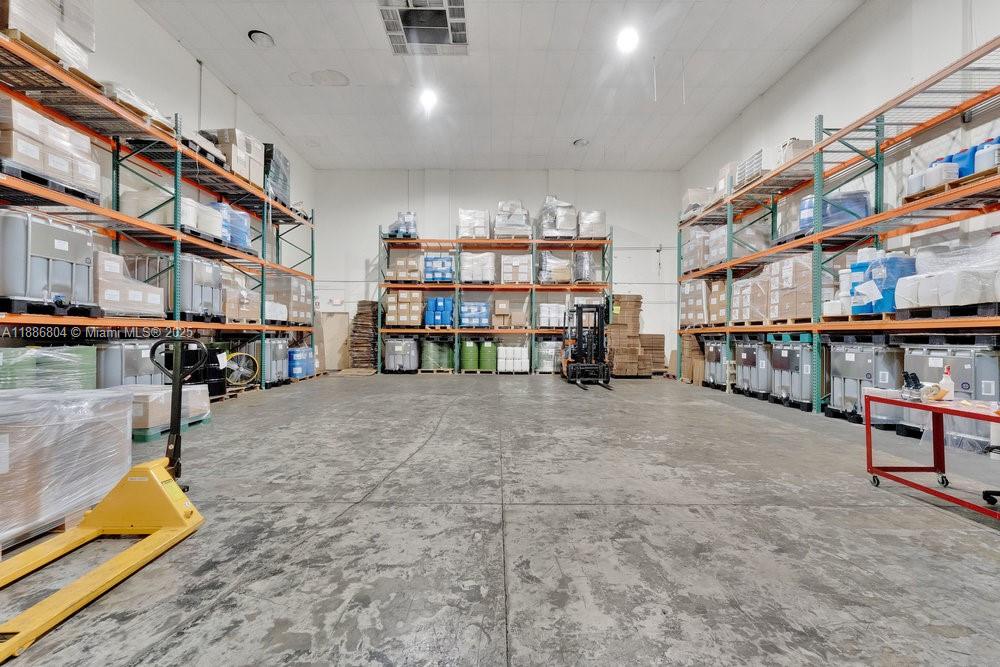 4A  /   sq. ft. $ 2025-09-29 0 foto