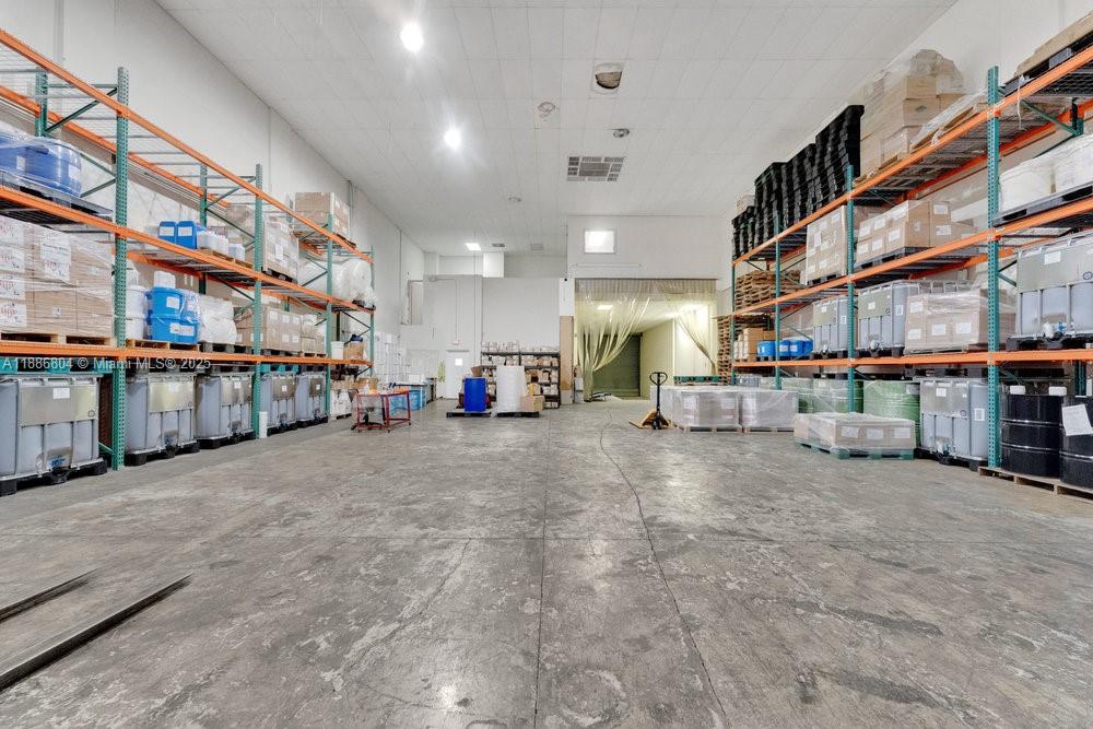 4A  /   sq. ft. $ 2025-09-29 0 foto