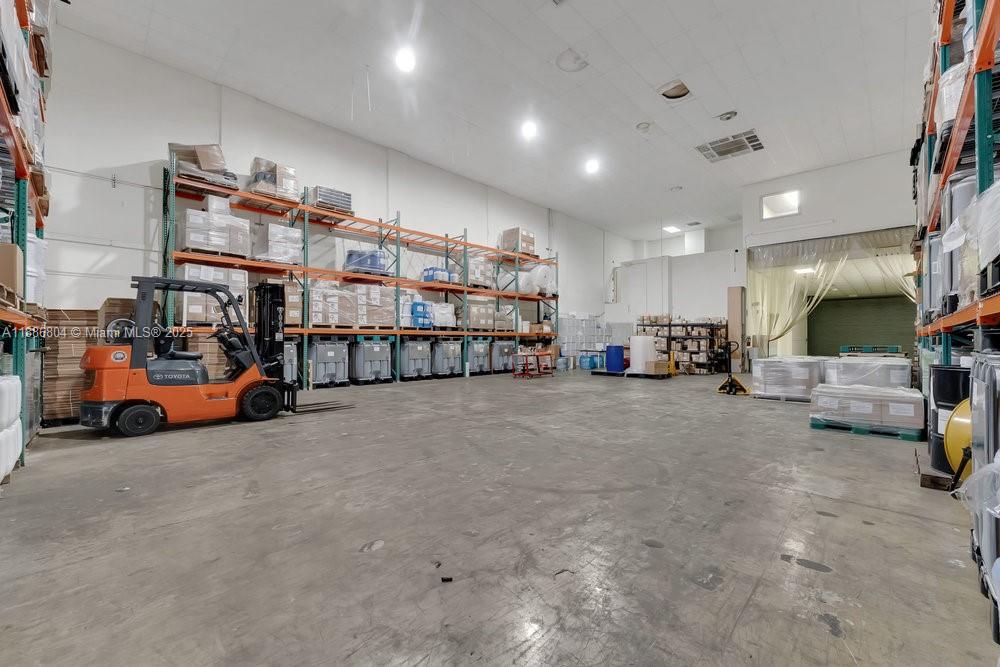 4A  /   sq. ft. $ 2025-09-29 0 foto