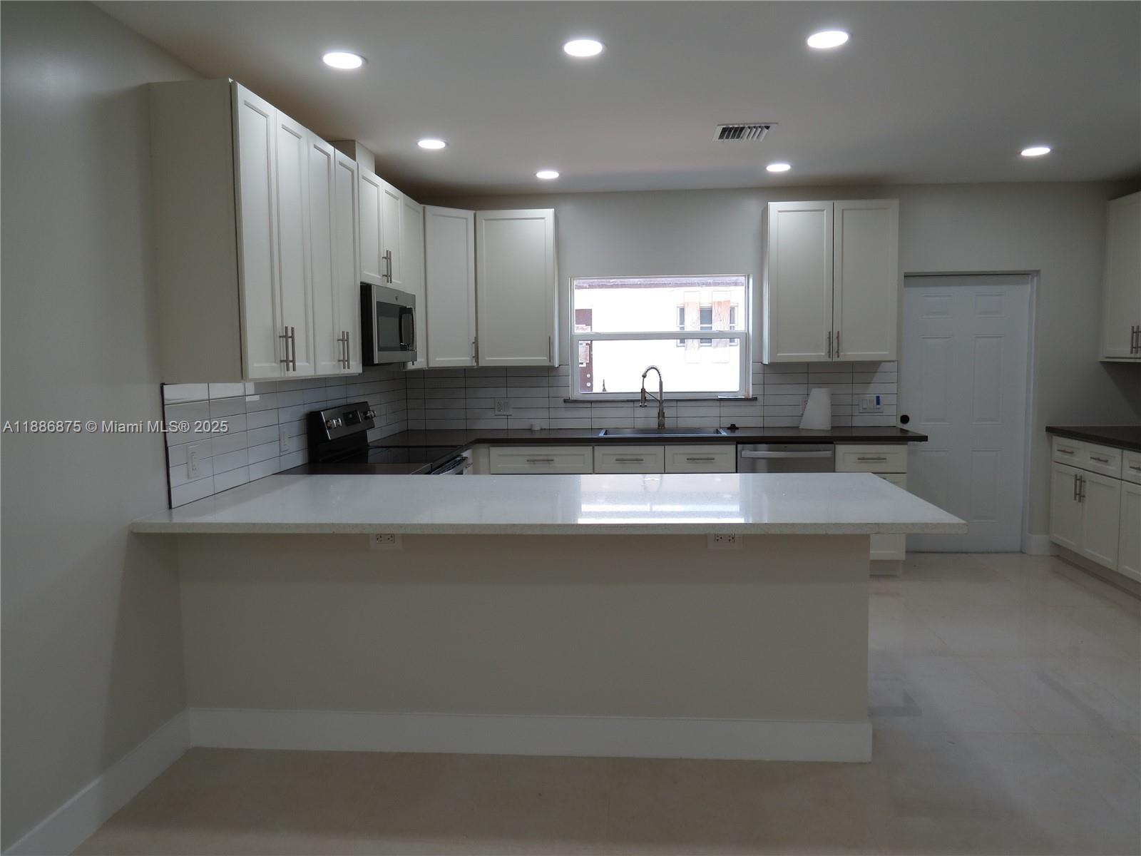   /  2780 sq. ft. $ 2025-09-29 0 Photo