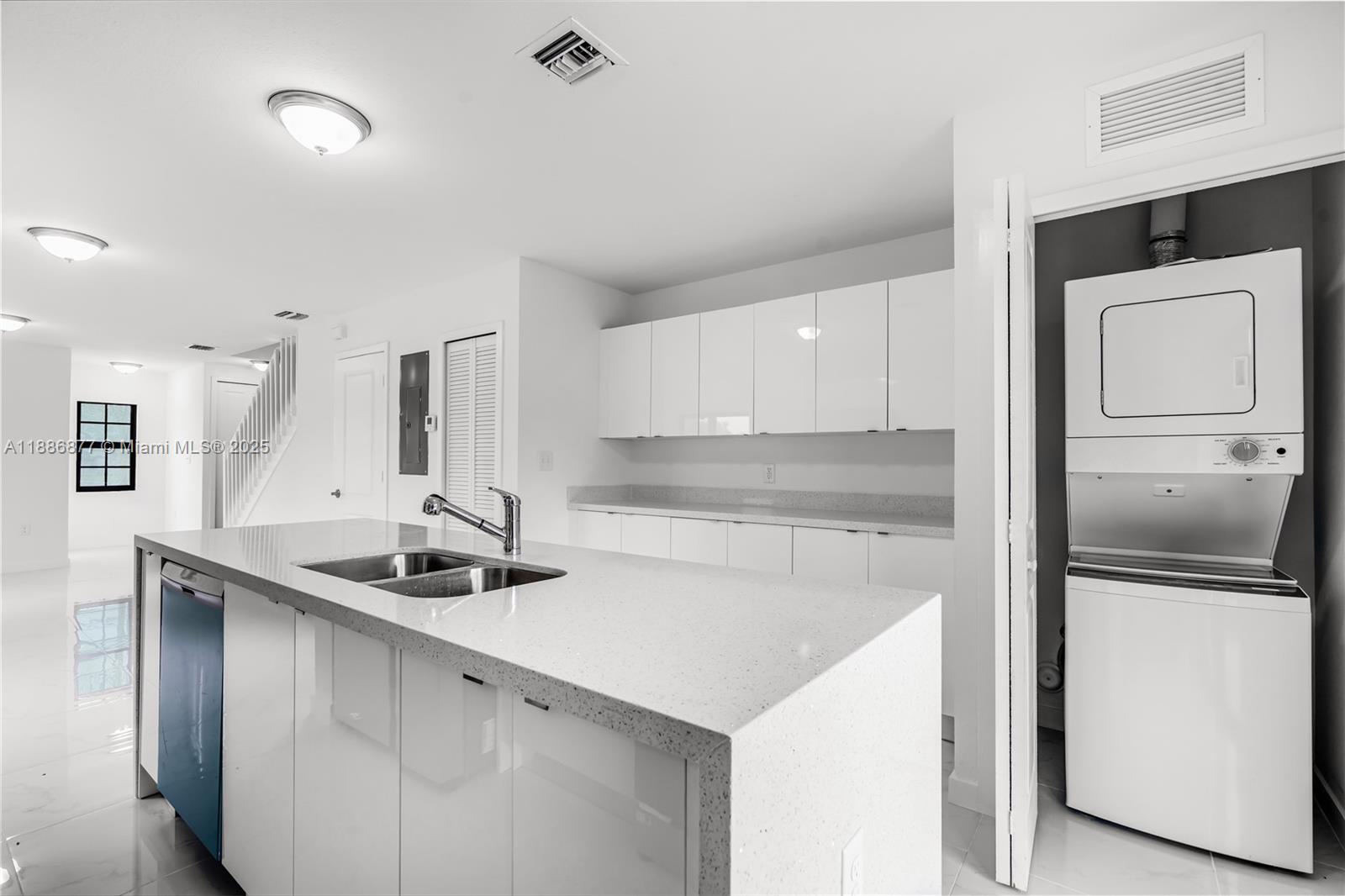  /  2400 sq. ft. $ 2025-09-29 0 Photo