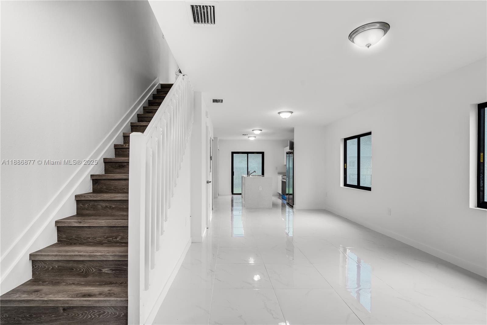   /  2400 sq. ft. $ 2025-09-29 0 Photo