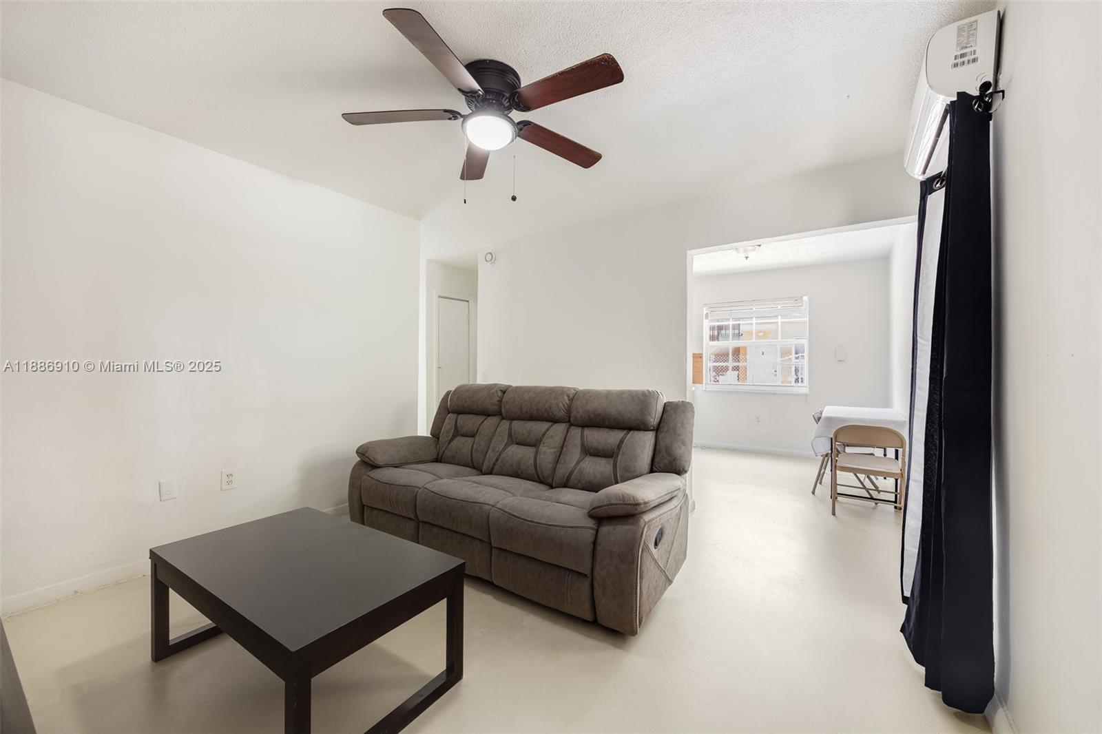   /   sq. ft. $ 2025-09-29 0 foto