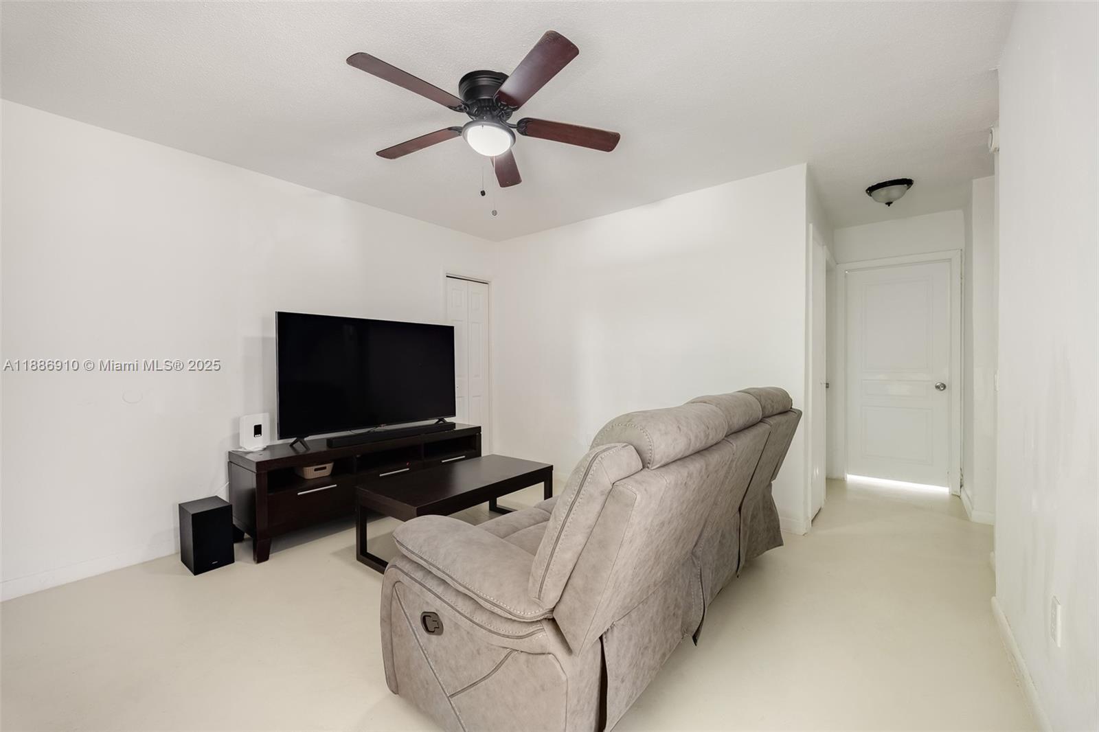   /   sq. ft. $ 2025-09-29 0 foto