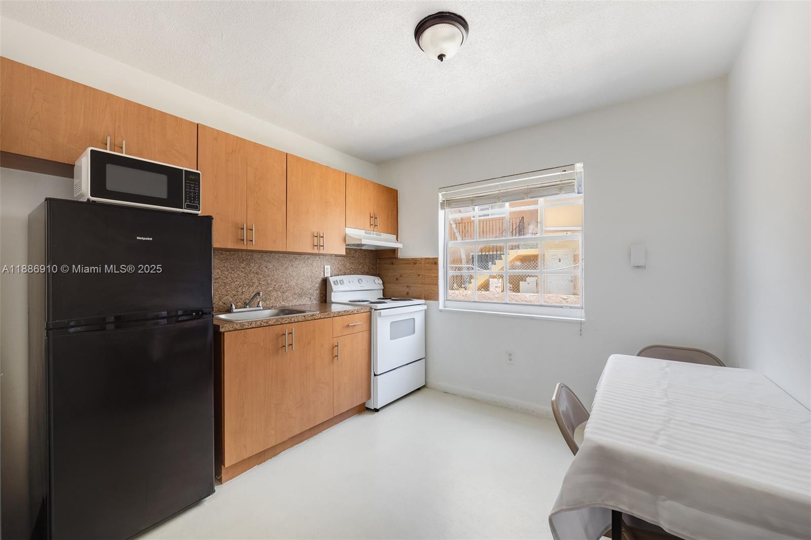   /   sq. ft. $ 2025-09-29 0 foto