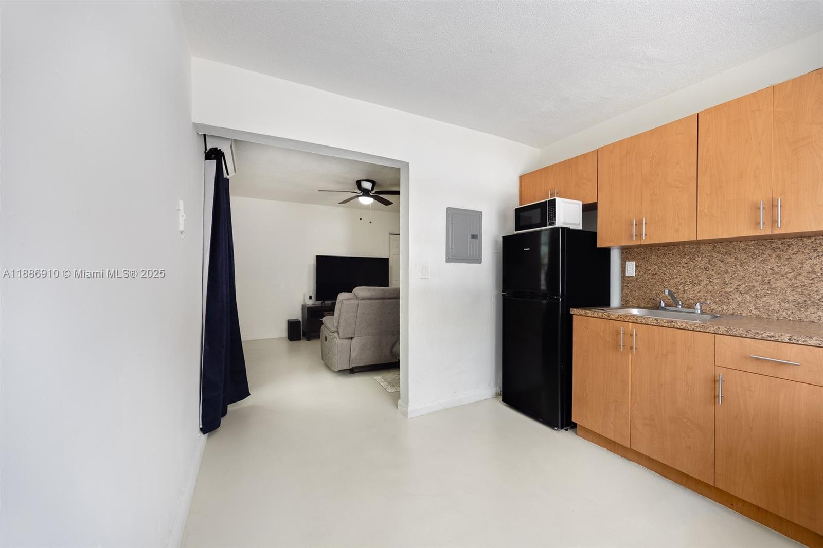   /   sq. ft. $ 2025-09-29 0 foto