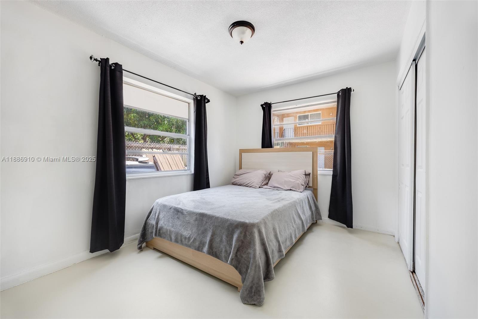  /   sq. ft. $ 2025-09-29 0 foto