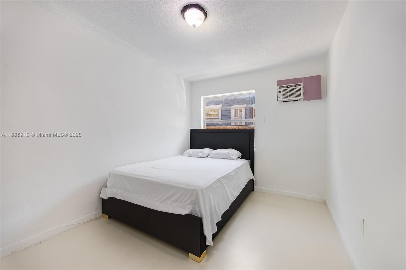   /   sq. ft. $ 2025-09-29 0 foto