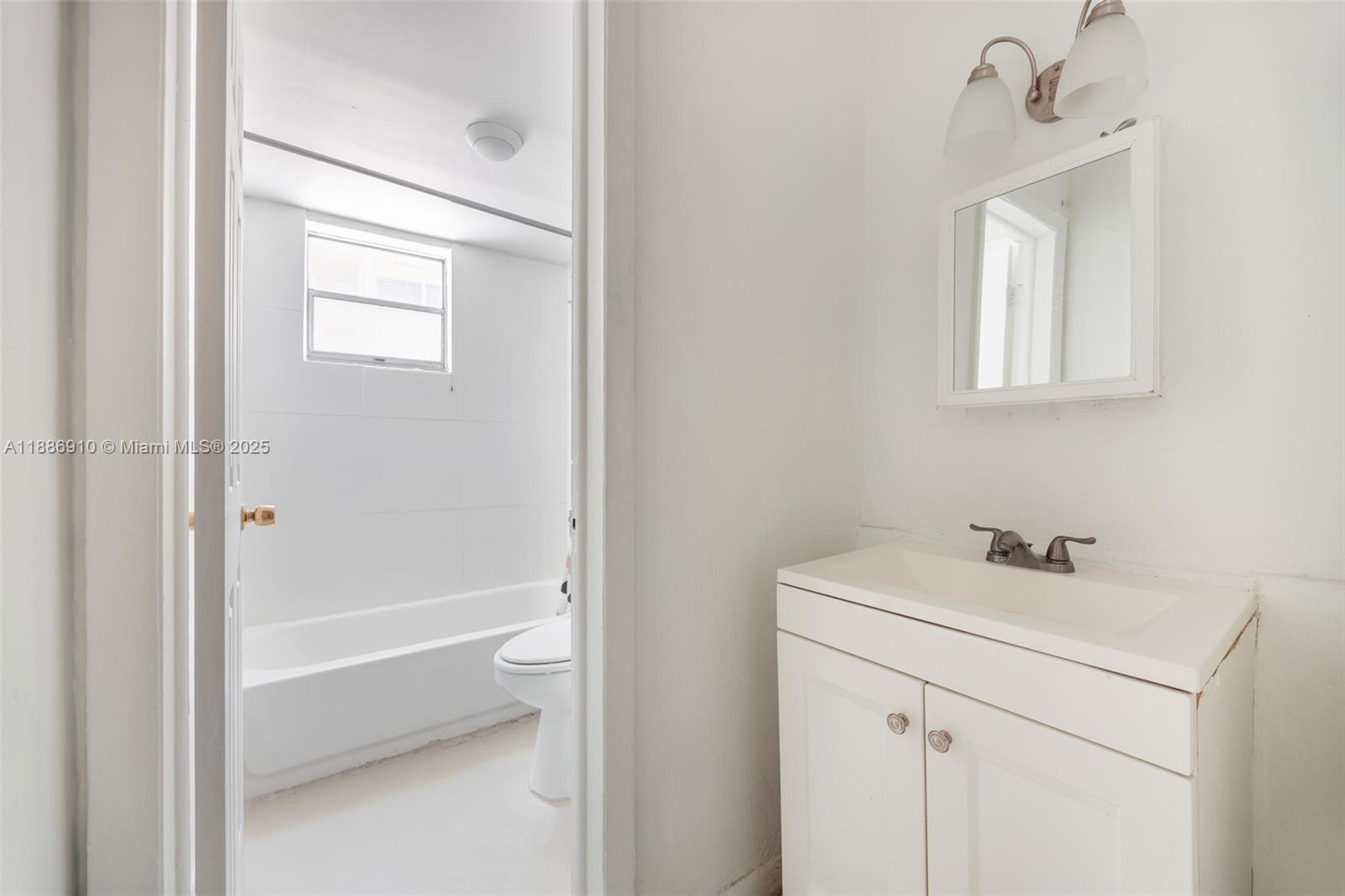   /   sq. ft. $ 2025-09-29 0 foto