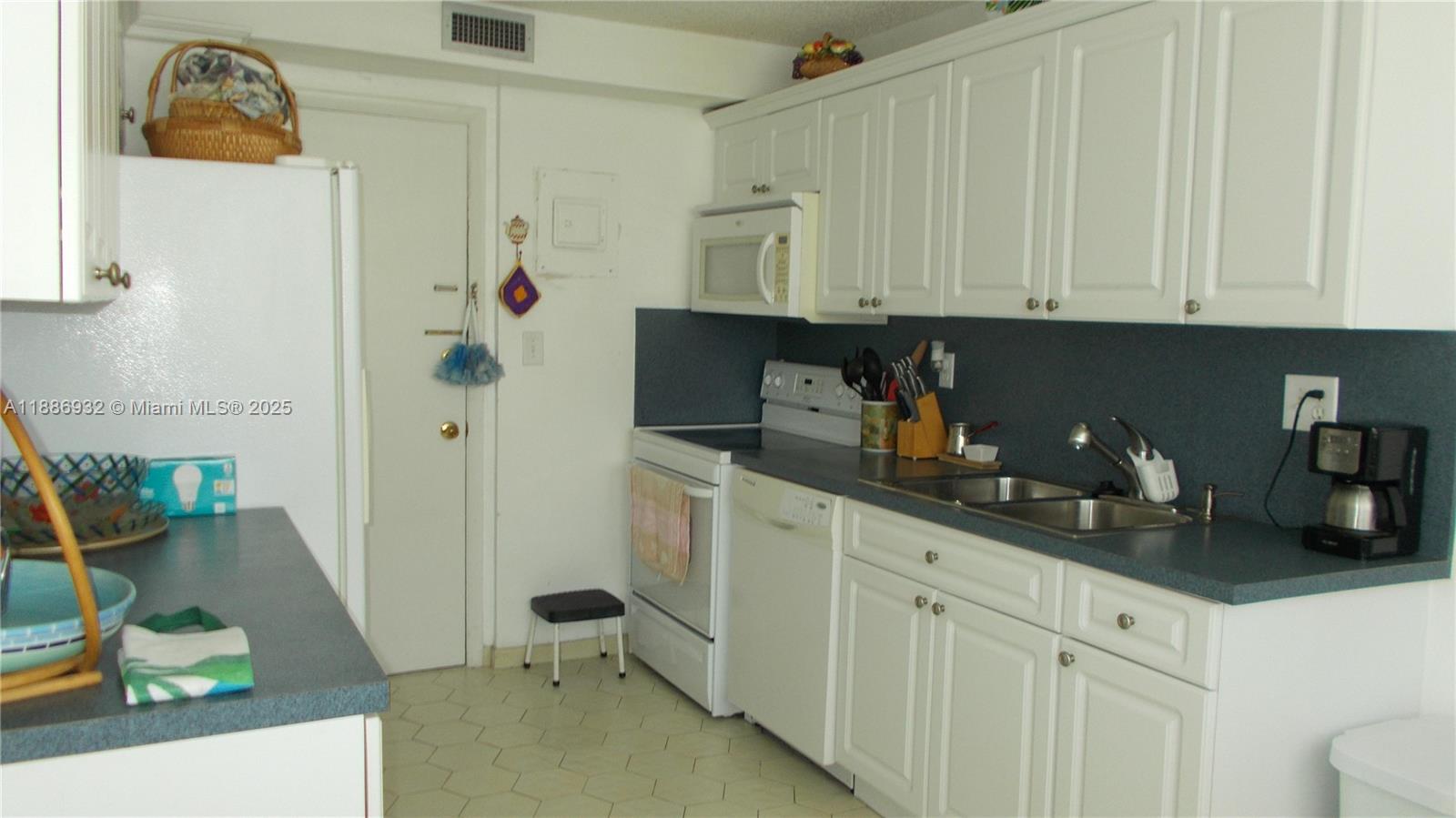 Photo of 3161 Ocean Dr  #505, Hallandale Beach, Florida, 33009 - 