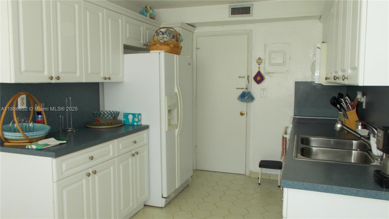 Photo of 3161 Ocean Dr  #505, Hallandale Beach, Florida, 33009 - 