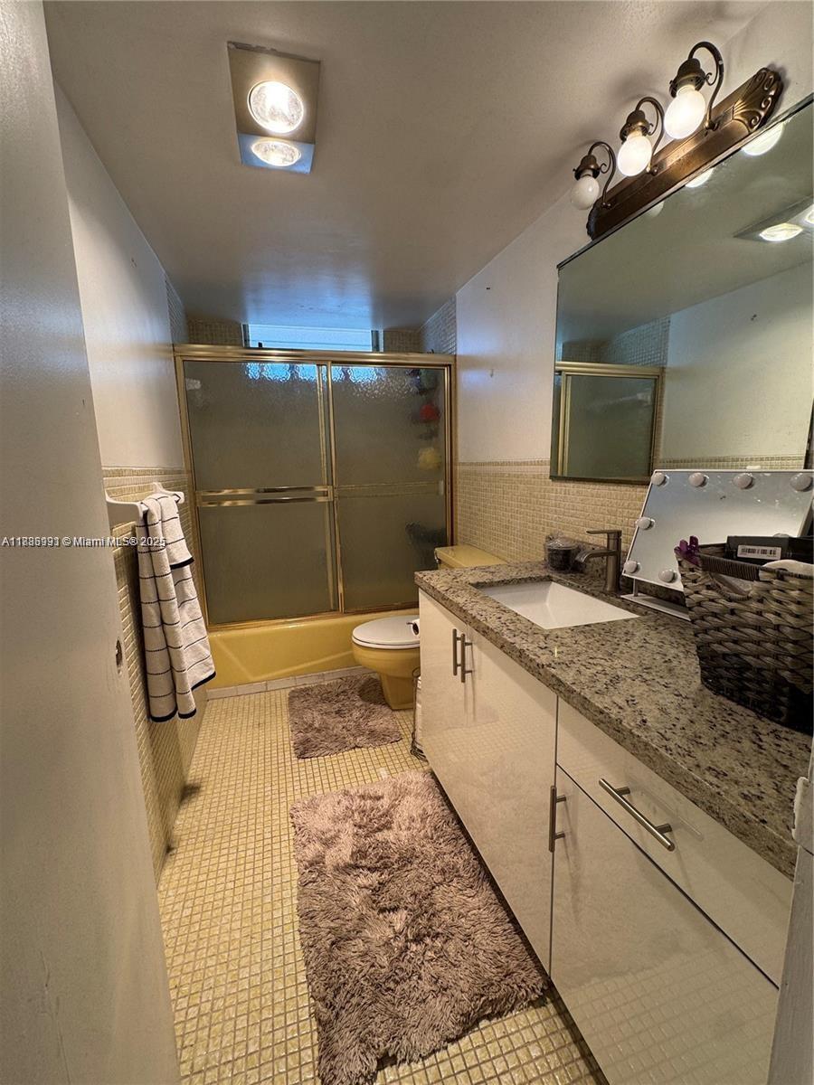 Ver detalles D102 1 / 1 810 sq. ft. $ 2025-09-29 0 foto