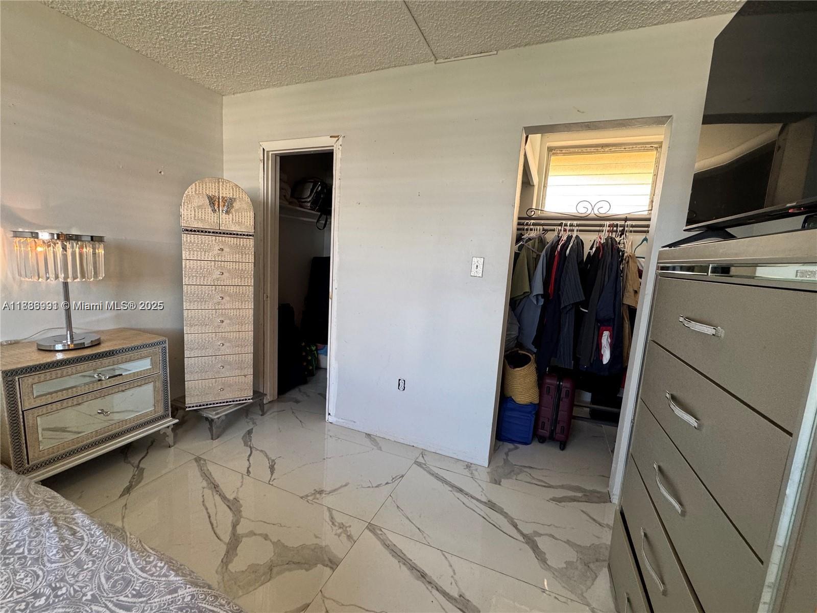 Ver detalles D102 1 / 1 810 sq. ft. $ 2025-09-29 0 foto