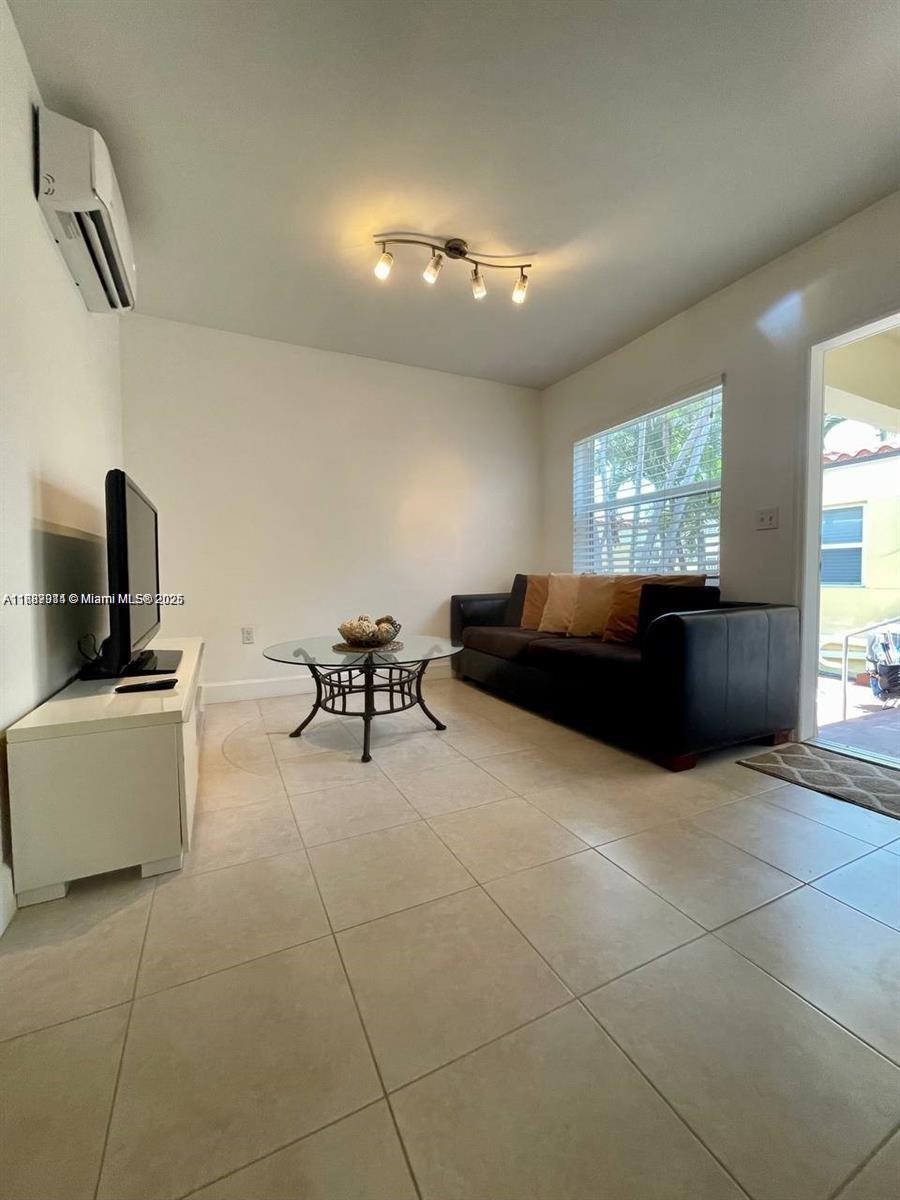   /  5857 sq. ft. $ 2025-09-30 0 Photo