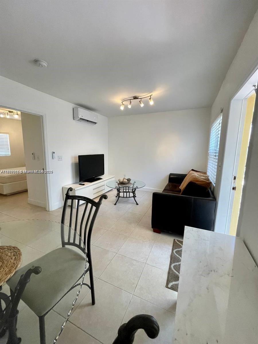   /  5857 sq. ft. $ 2025-09-30 0 Photo