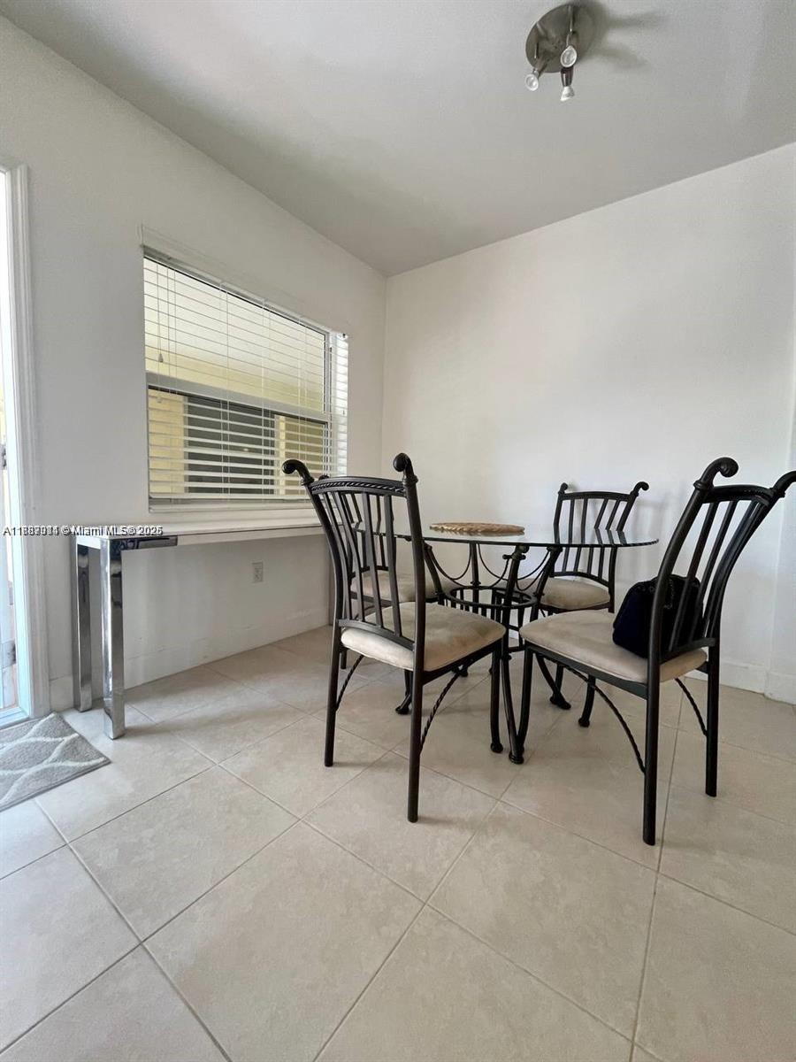   /  5857 sq. ft. $ 2025-09-30 0 Photo
