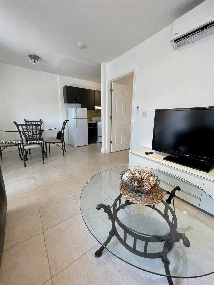   /  5857 sq. ft. $ 2025-09-30 0 Photo
