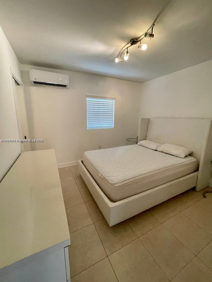   /  5857 sq. ft. $ 2025-09-30 0 Photo
