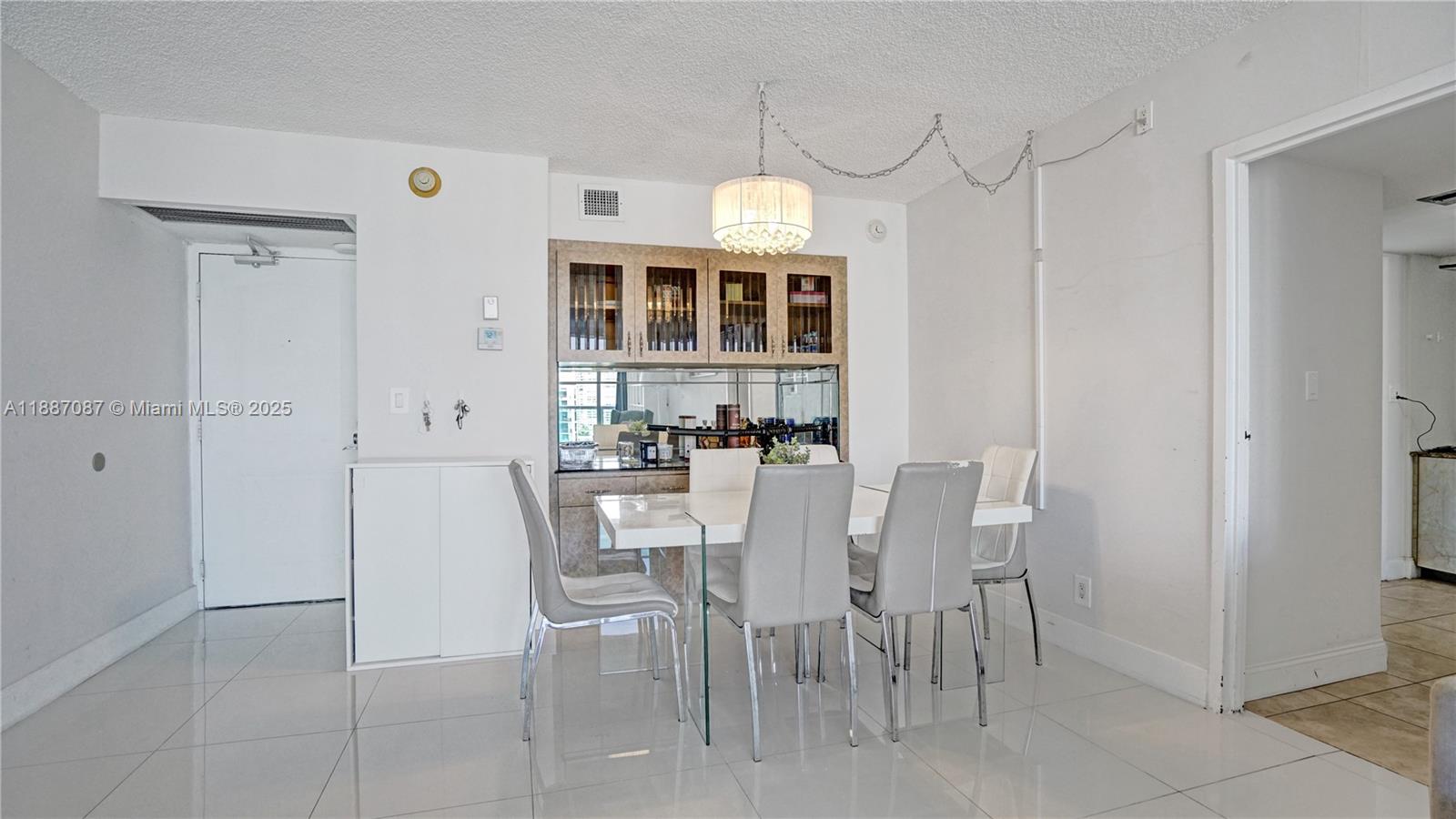 1931 2 / 2 1357 sq. ft. $ 2025-09-30 0 Photo