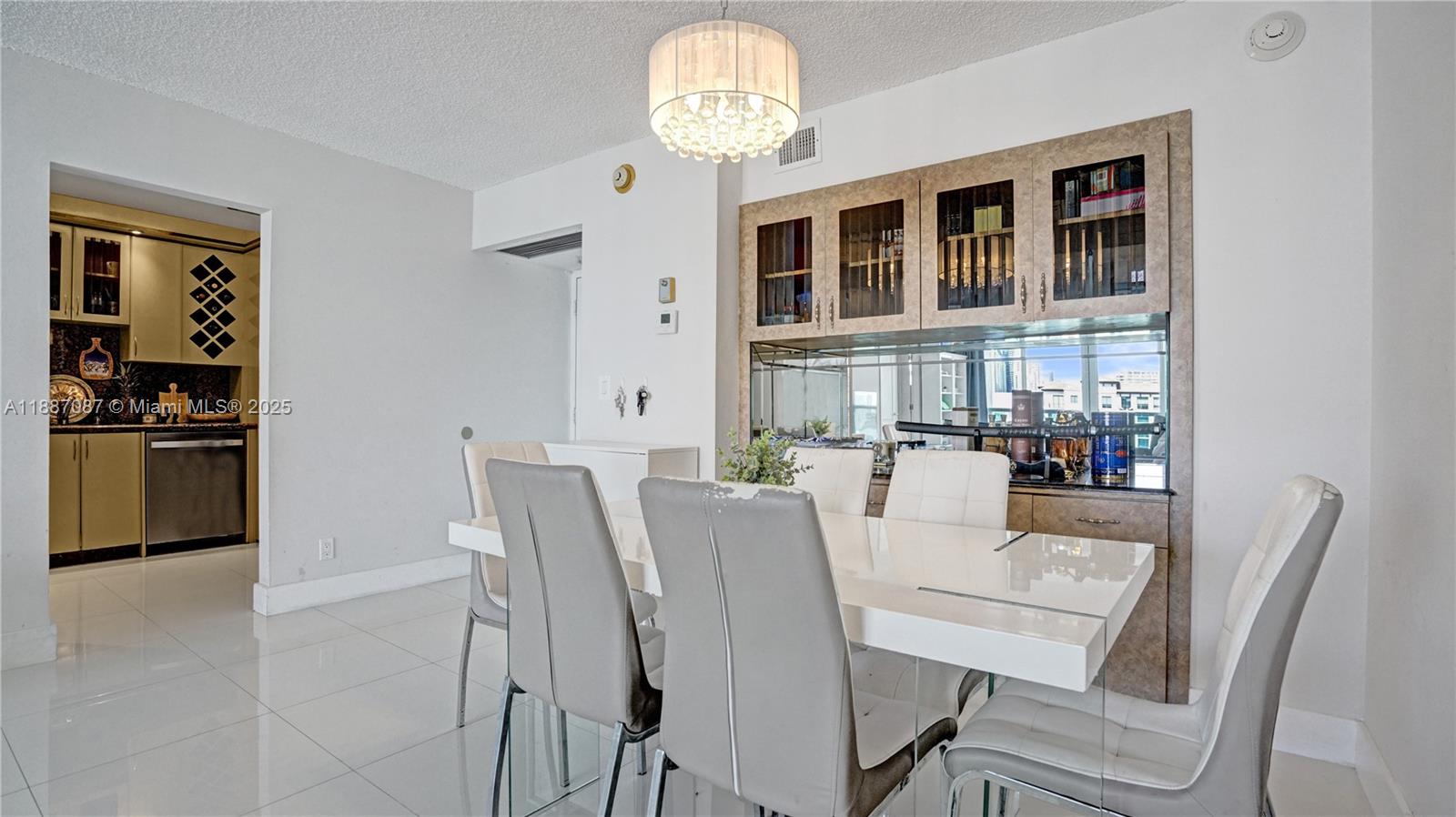 1931 2 / 2 1357 sq. ft. $ 2025-09-30 0 Photo