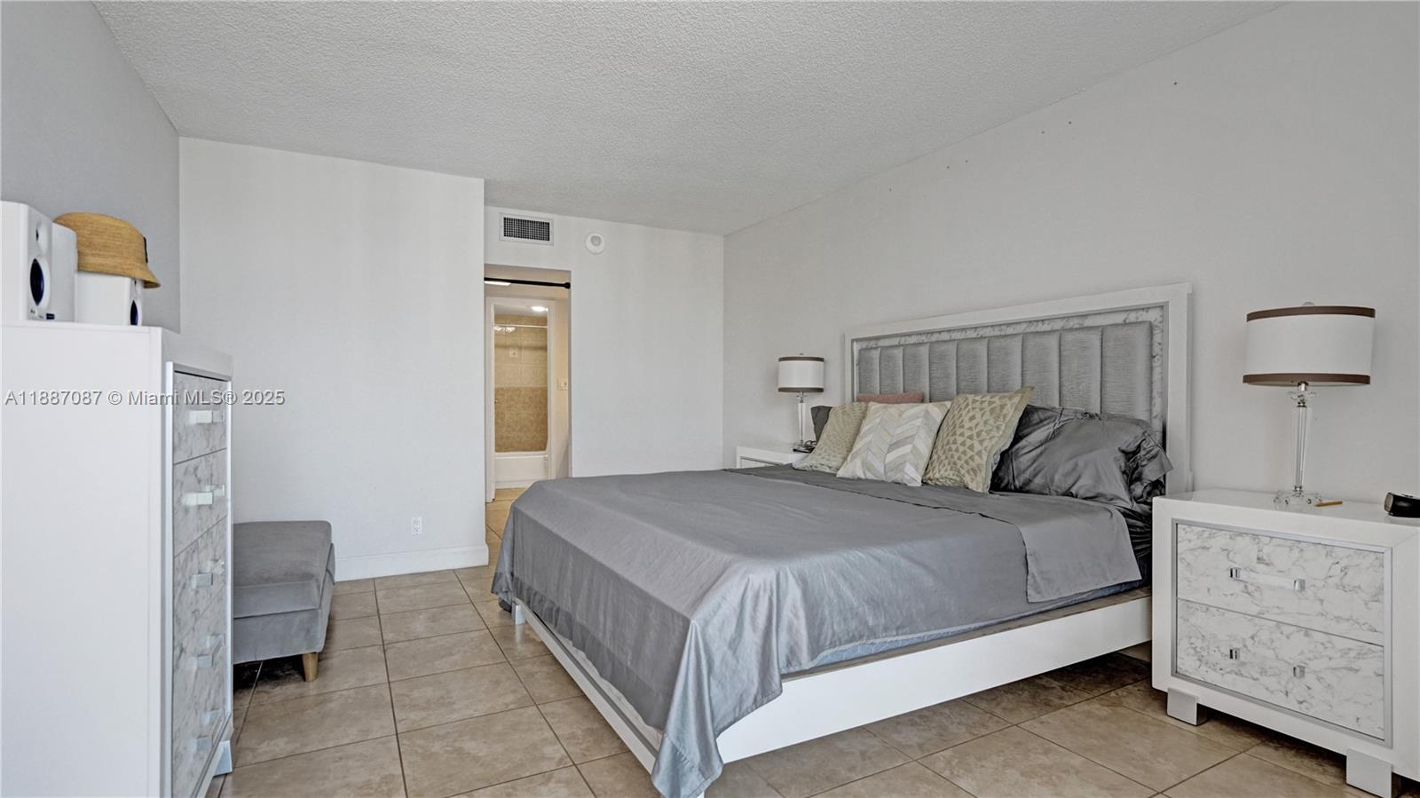 1931 2 / 2 1357 sq. ft. $ 2025-09-30 0 Photo