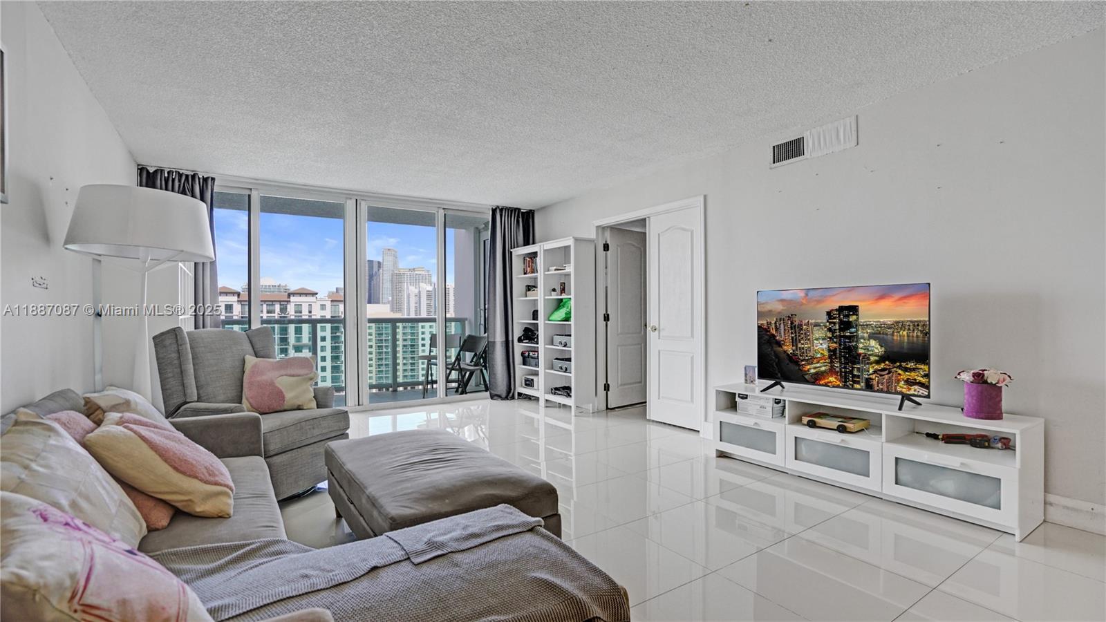 1931 2 / 2 1357 sq. ft. $ 2025-09-30 0 Photo