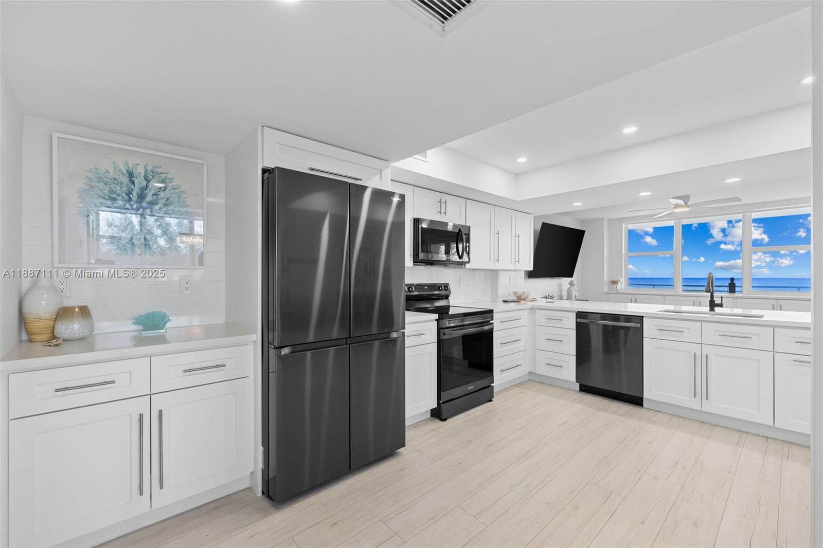 Photo of 3180 Ocean Dr  #516, Hallandale Beach, Florida, 33009 - 