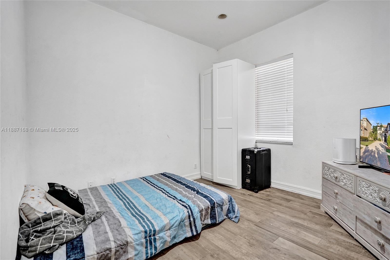 See details 8824 5 / 3 3408 sq. ft. $ 2026-02-27 0 Photo